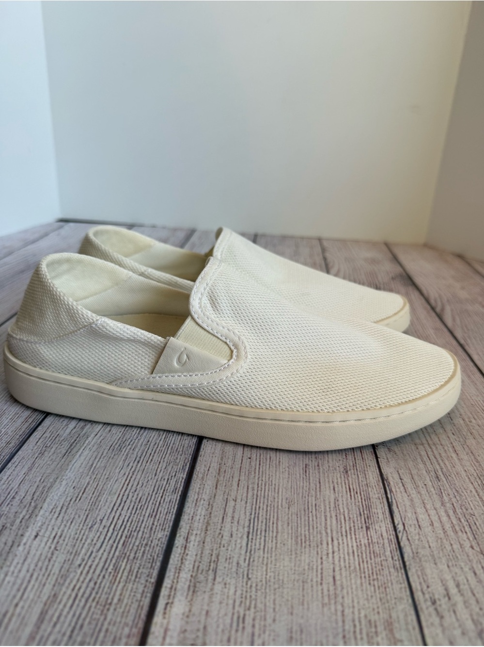 OLUKAI Pehuea White Slip On Sneaker Shoes 8